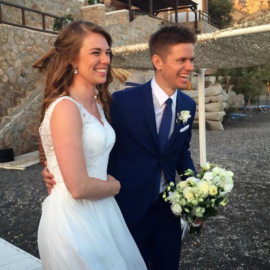 Peter och Ida har gift sig på Santorini, efter tidigare problem på grund av SAS-strejken.