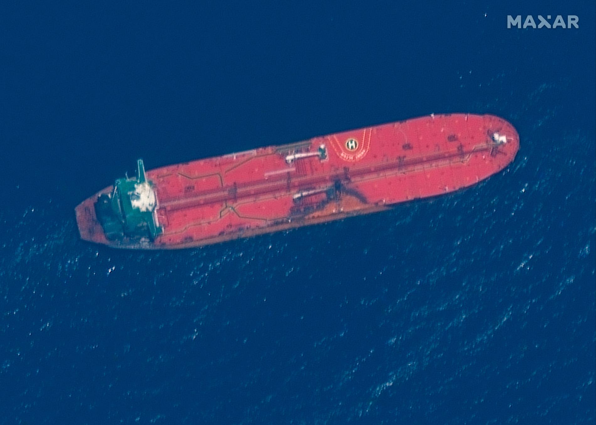 En satellitbild på oljetankern Front Altair som attackerades förra veckan. Arkivbild.