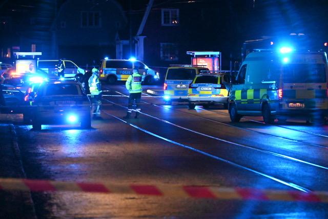 Polisen i Norrköping efter skjutningen. 