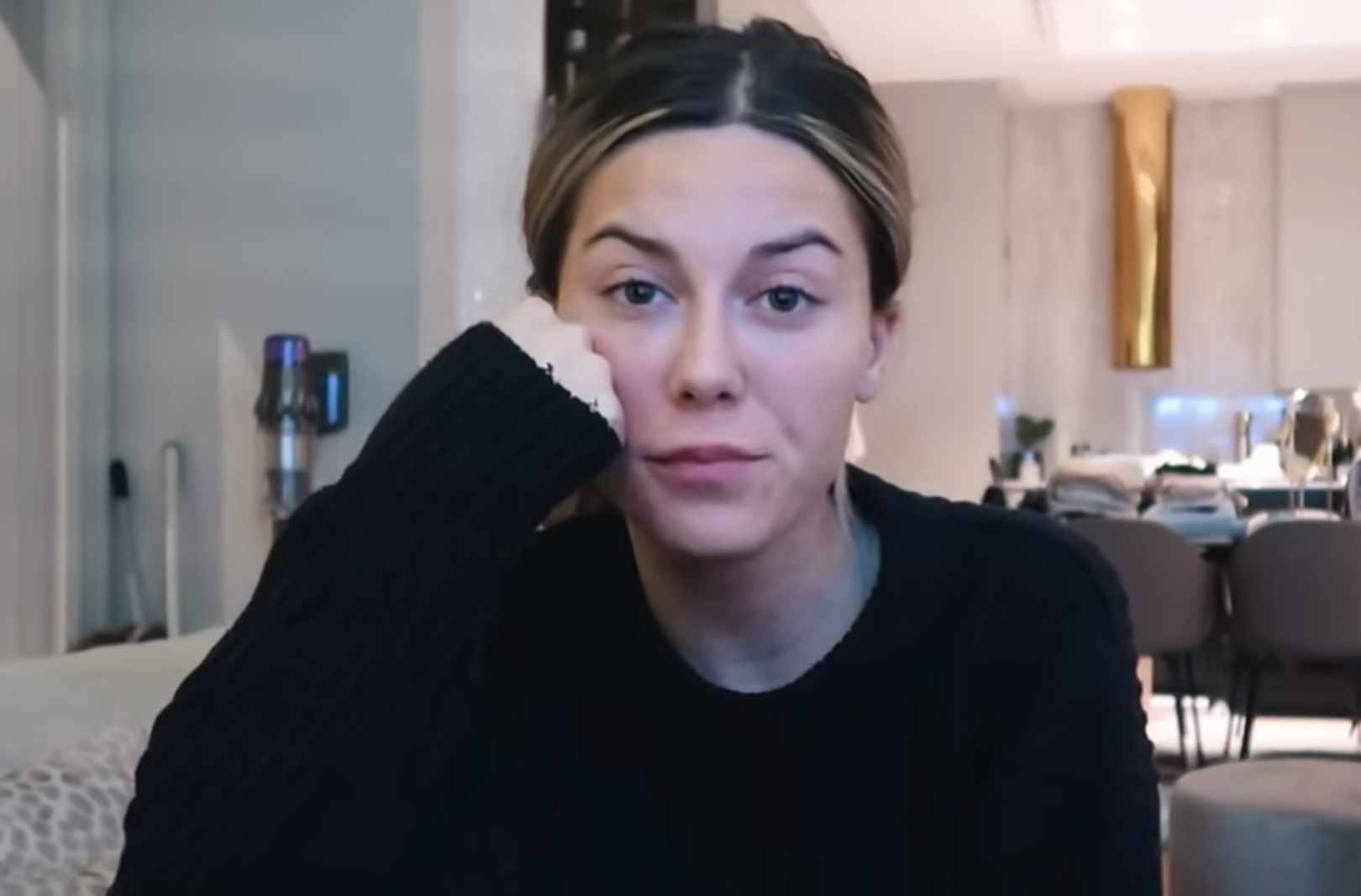 På Youtube berättar Bianca Ingrosso om smärtorna och symtomen.