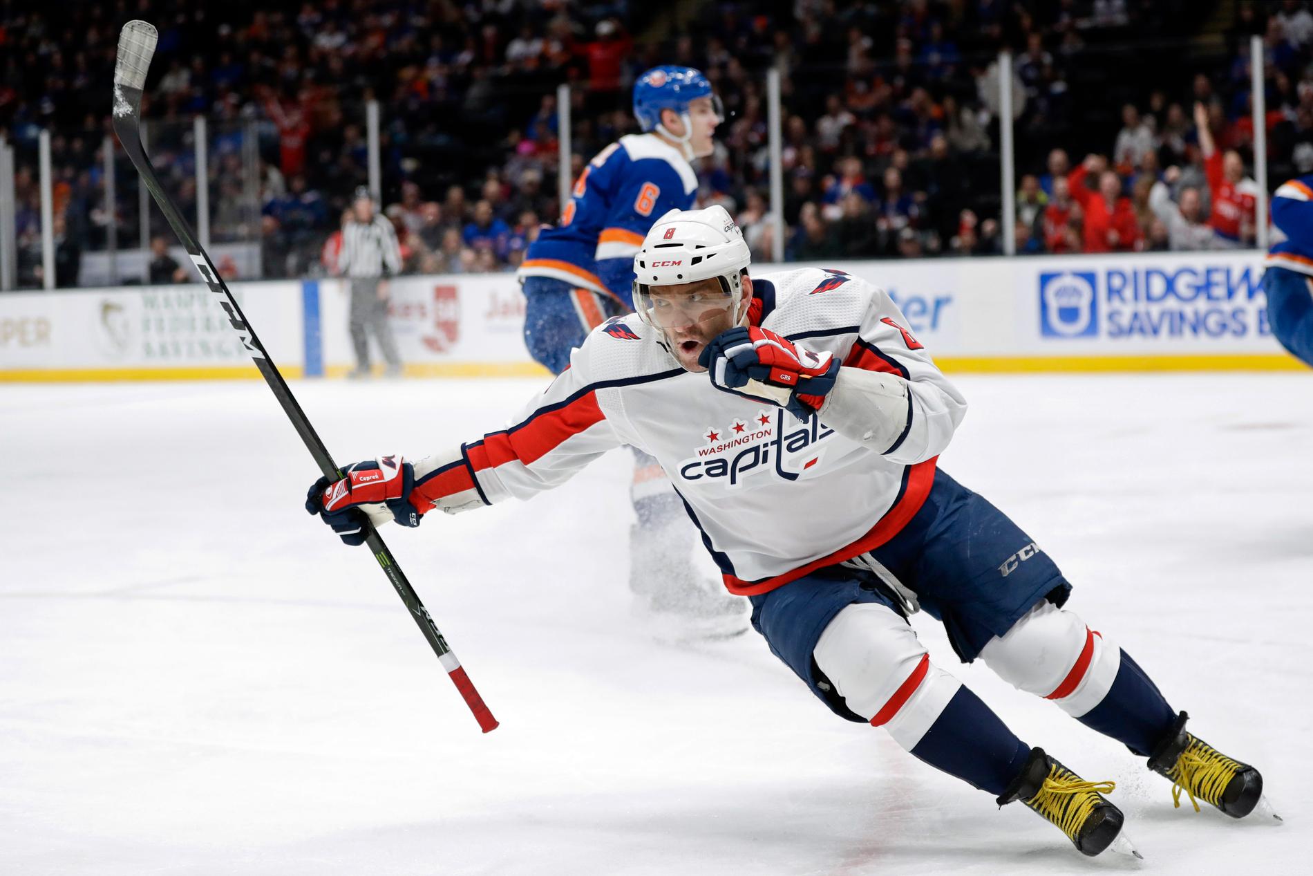 Washingtons Alexander Ovetjkin är nionde bäste målskytten någonsin i NHL efter sitt hattrick borta mot New York Islanders.