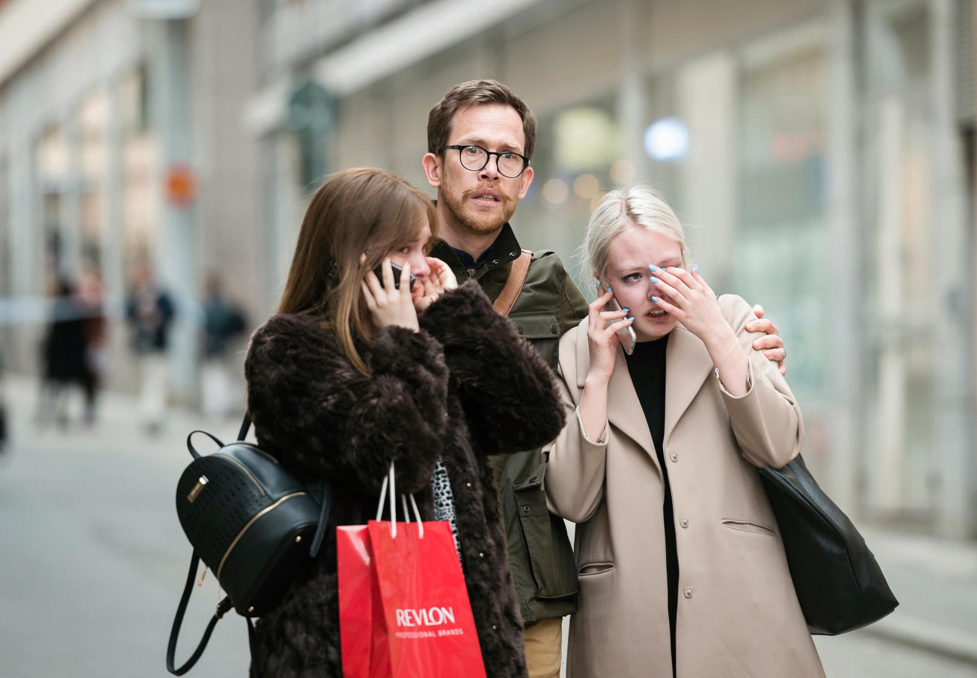 Tommy Nederman och de två kvinnorna nära Drottninggatan den 7 april 2017.