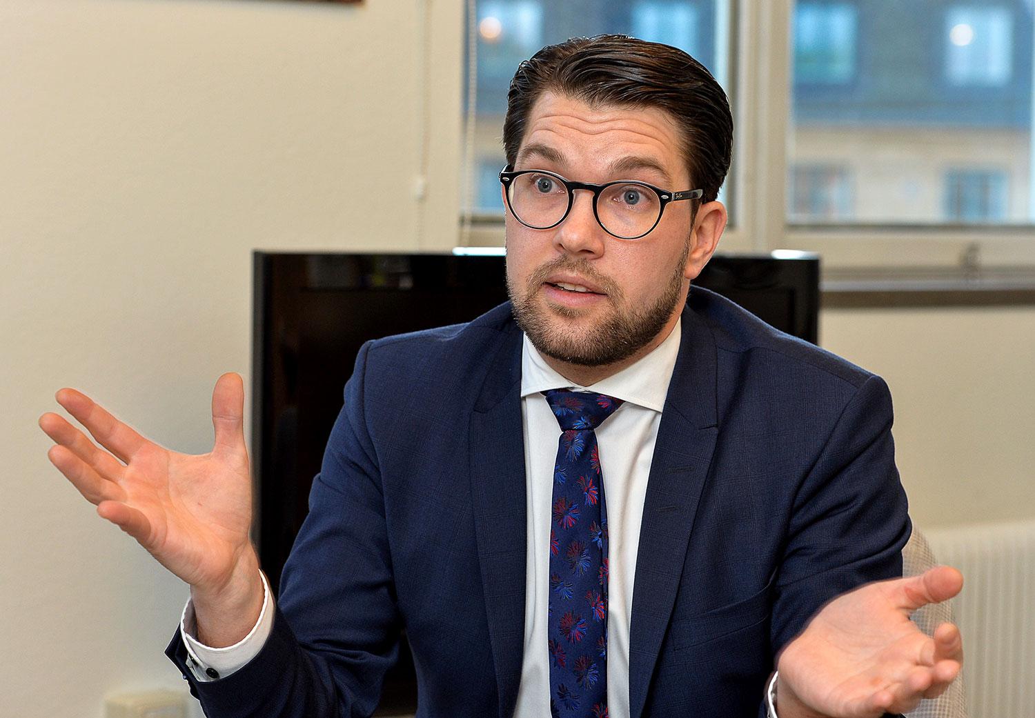 SD:s partiledare Jimmie Åkesson vill inför obligatoriska hälsoundersökningar för asylsökande.