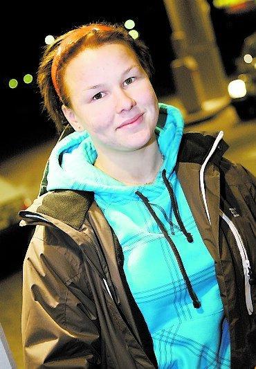 Kajsa Jannokk, 15, går i nian. Bor två mil utanför Gällivare: ”Inte så kul att gå ut då det är mörkt”.