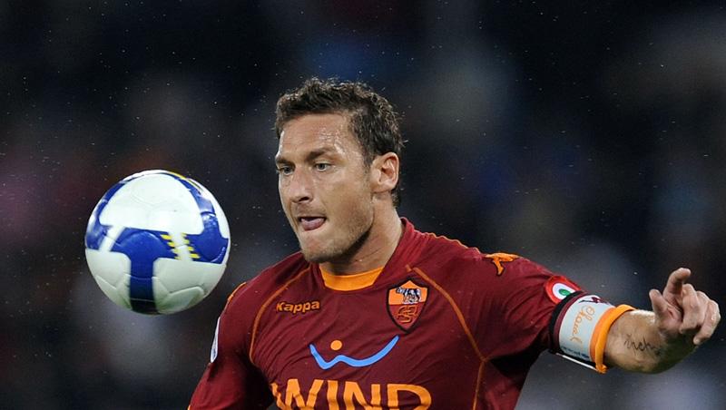 BLICKAR SÖDERUT Francesco Totti är sugen på att göra comeback i landslaget – och spela i VM i Sydafrika.