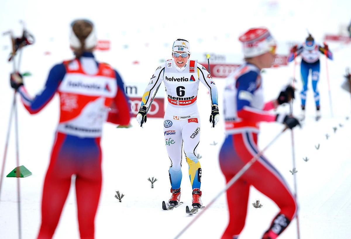 Efter norskorna igen  Charlotte Kalla tog en femteplats på damernas 10 km i går och har haft det tufft i årets Tour de Ski – men det svenska damlaget kan för första gången få tre åkare inom topp 15 när allt ska summeras i dag.
