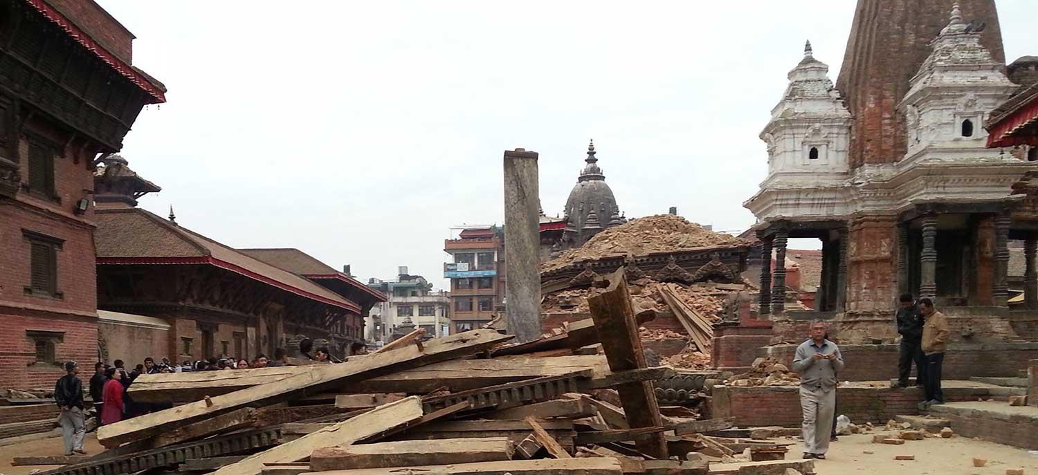 Stora delar av huvudstaden Katmandus gamla stad förstördes i helgens jordbävning.