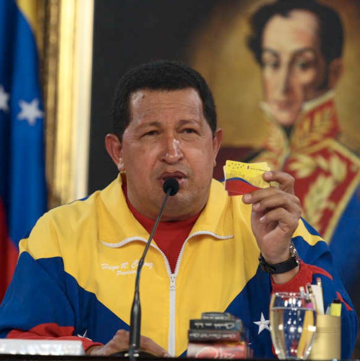 Kreditkort Venezuelas president Hugo Chavez visade tidigare i veckan upp ett "Good Living"-kreditkort. Kortet ska ge innehavaren rätt att handla på statliga affärer på krita.