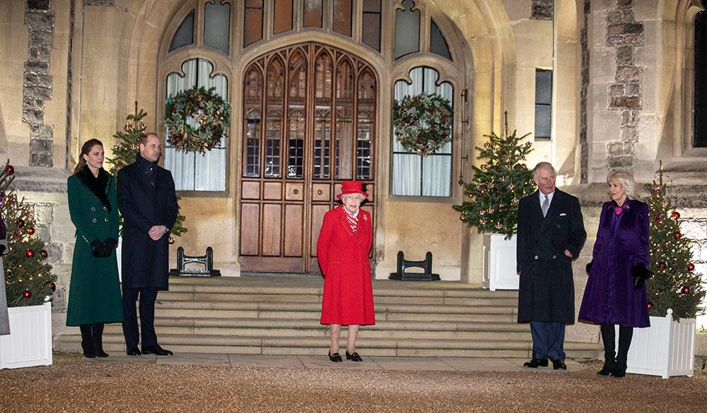 Drottning Elizabeth träffade åtta av sina närmaste familjemedlemmar på Windsor Castle. Men julen blir desto mindre, den firar hon med enbart en av sönerna och hans familj. 