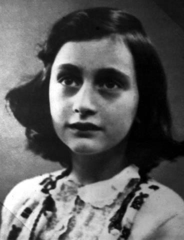 Antinazistisk symbol Anne Frank skrev dagbok under alla år som familjen gömde sig undan nazisterna. Efter kriget översattes den till 58 språk.