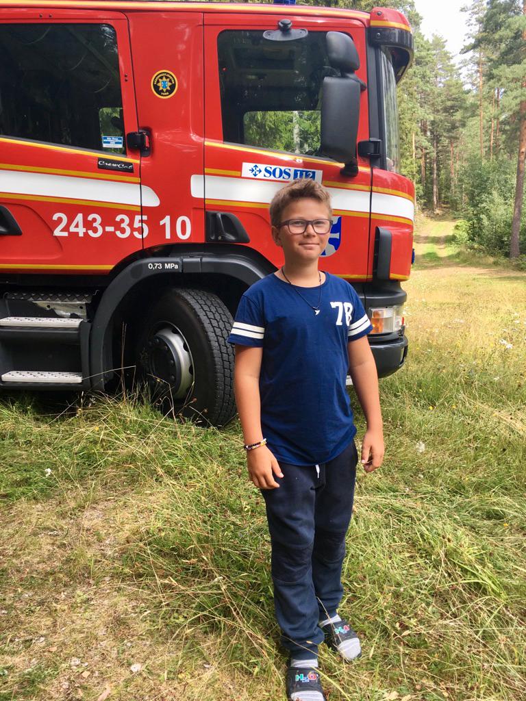 Tioåriga Fredrik Ragnarsson tvekade inte när han såg branden vid sommarstugan.