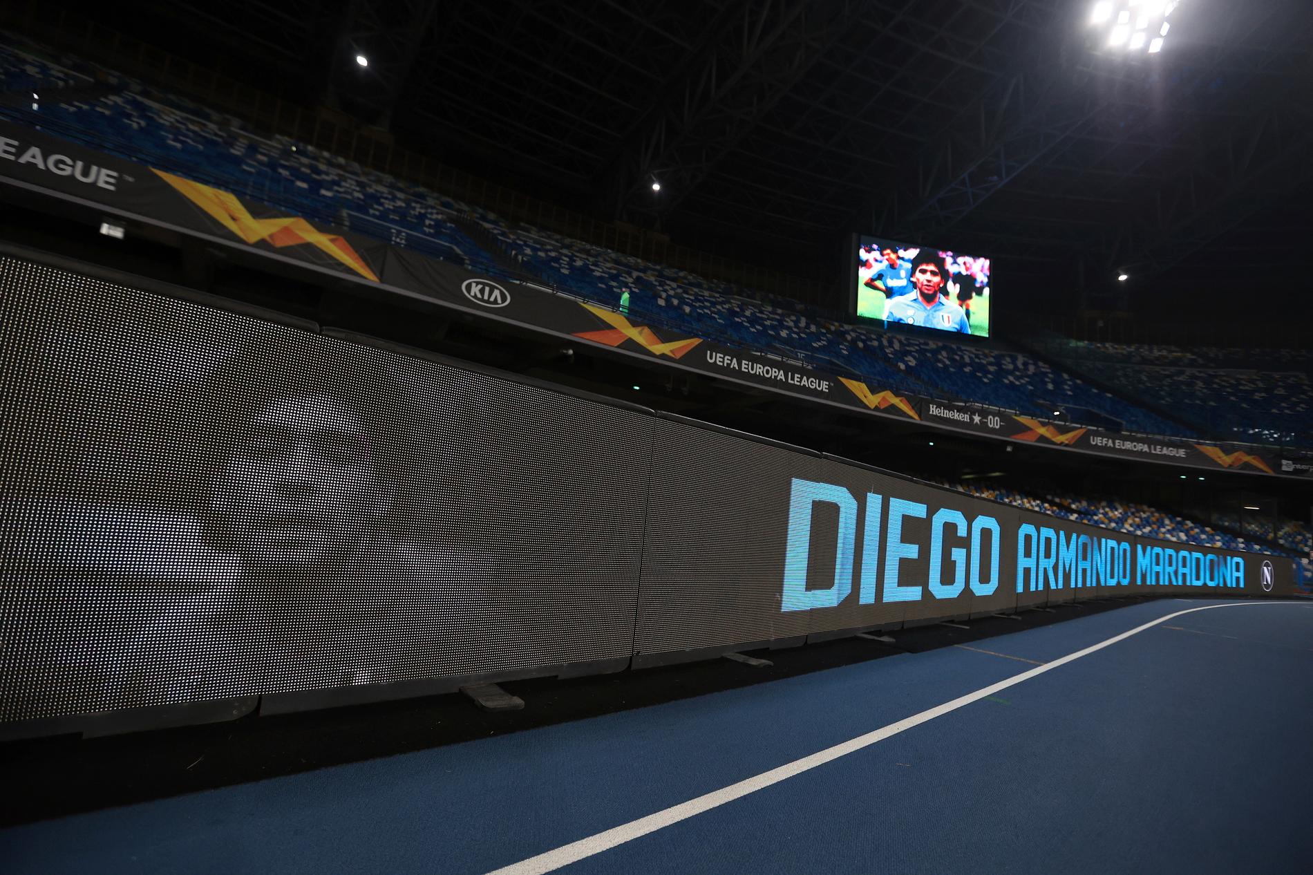 Maradona hyllades på San Paolo.