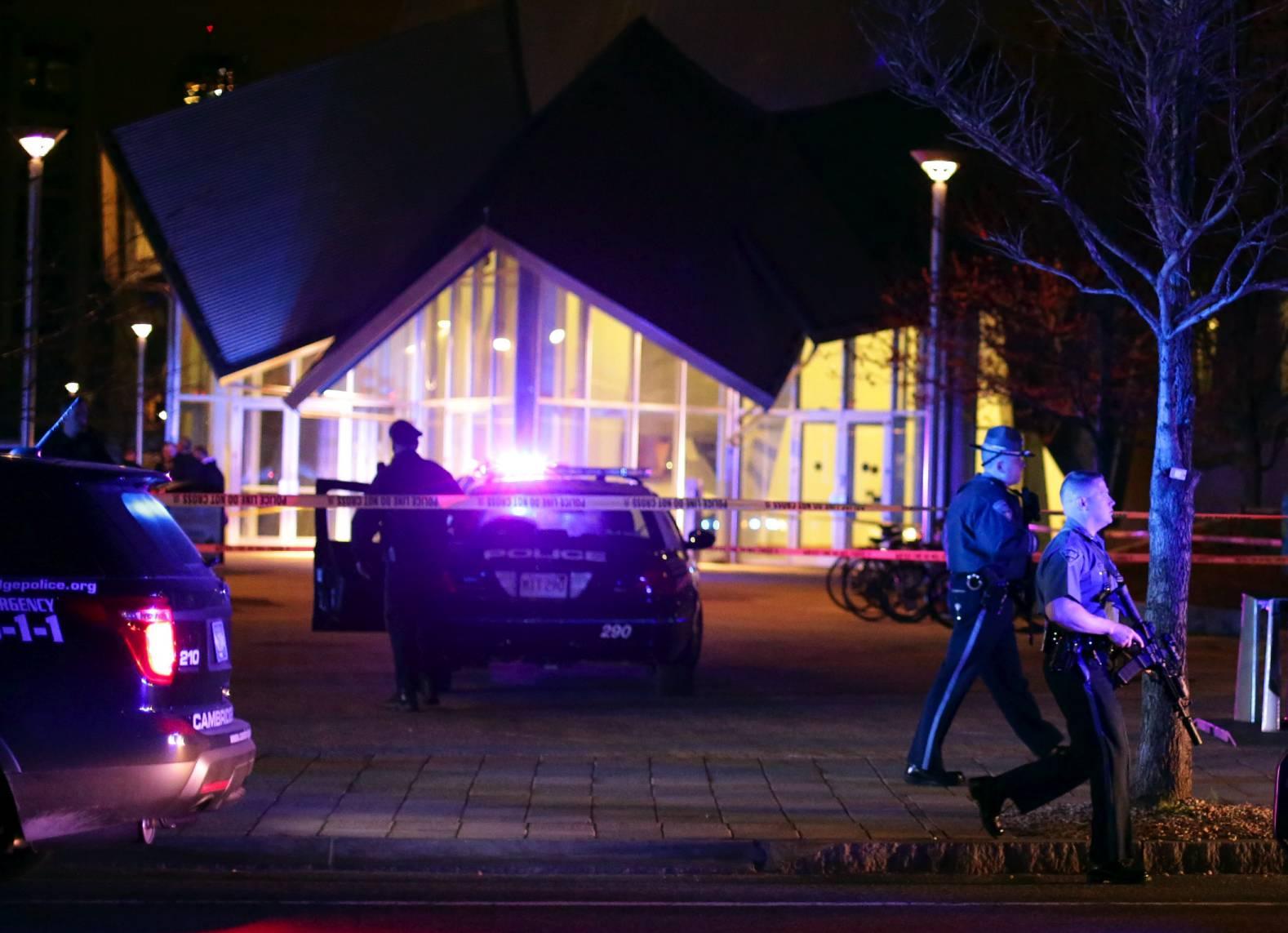 Polismannen som kallades ut till universitetet Massachusetts Institute Of Technology nära Boston sköts till döds med flera skott, skriver CNN. Foto: REUTERS