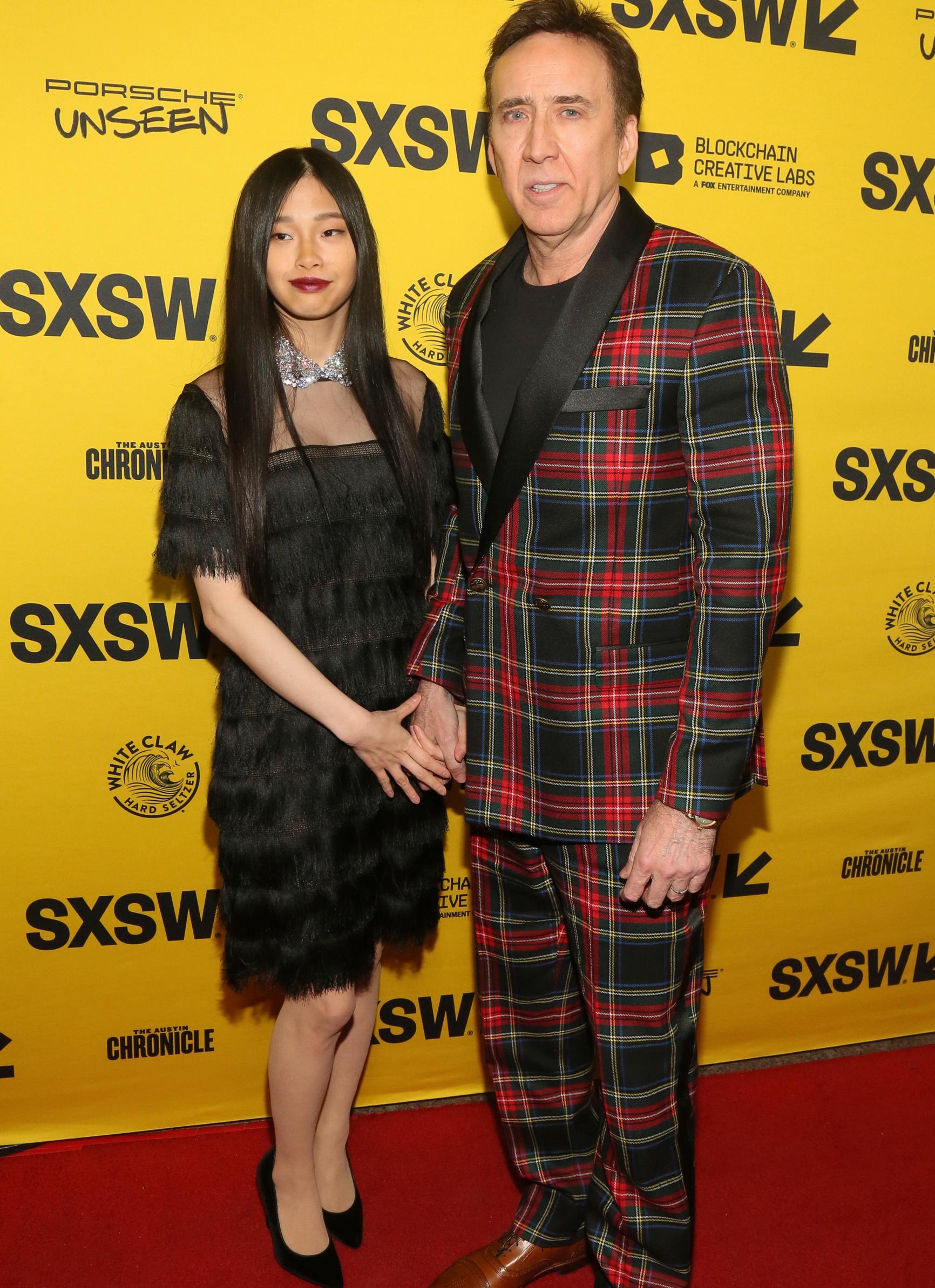 Senaste hustrun Riko Shibata och Nicolas Cage på röda mattan för ”The Unbearable Weight of Massive Talent” i mars 2022.