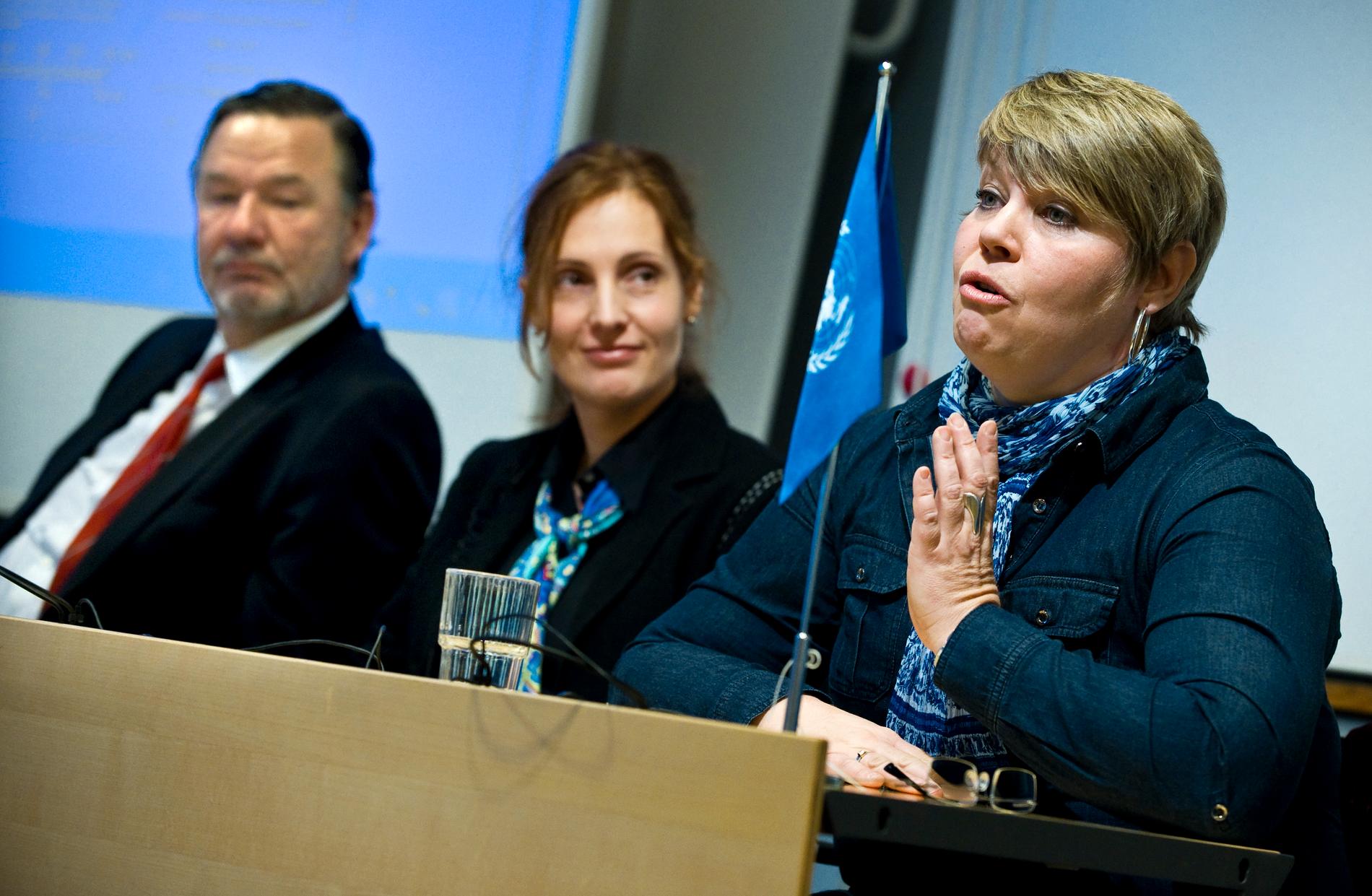 Afghanistanexperten Helene Lackenbauer (längst till höger) talar under ett möte om Afghanistan som svenska FN-förbundet arrangerat. Arkivbild.