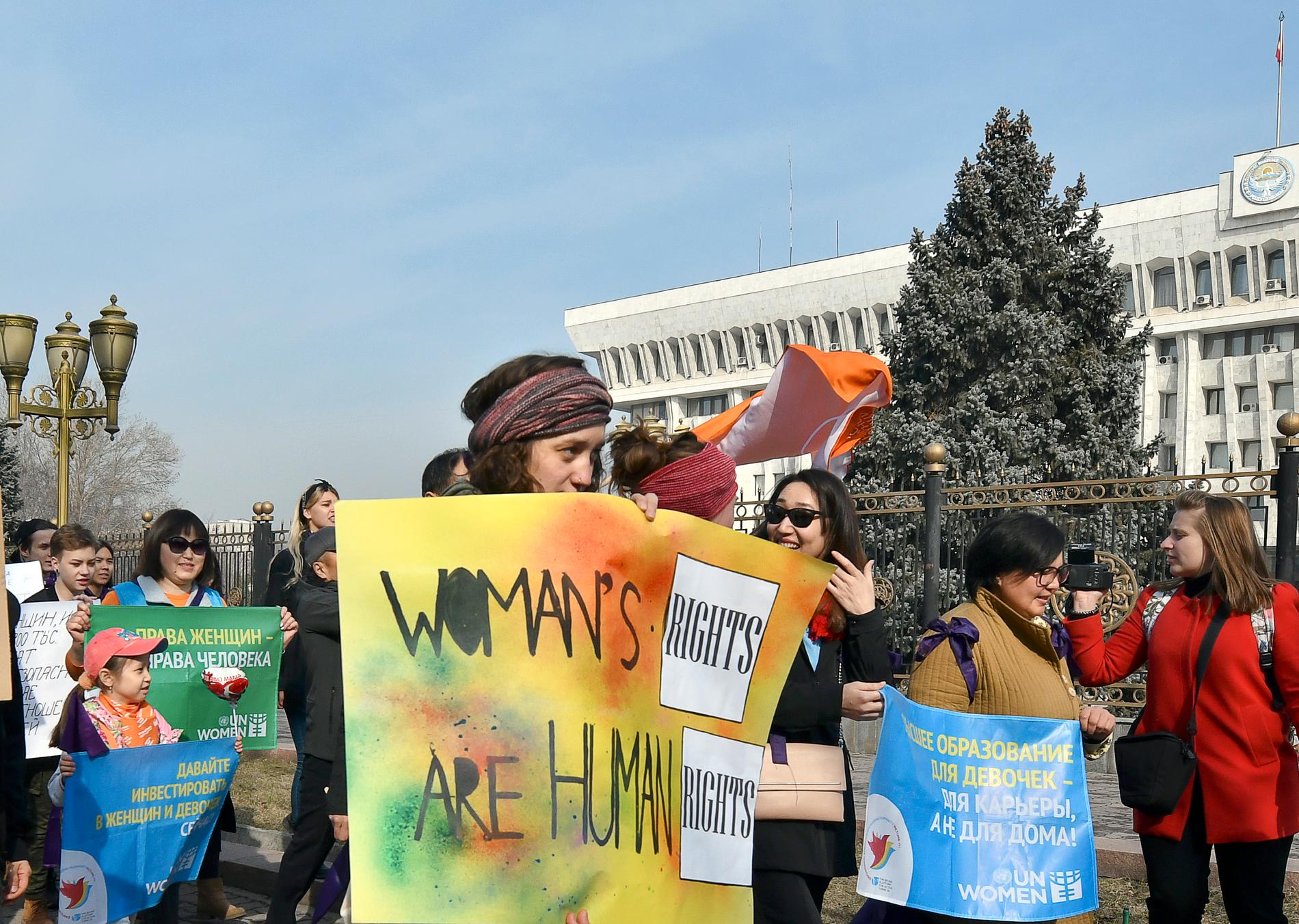 En historisk kombinerad pride- och kvinnorättsmarsch hölls i centralasiatiska Kirgizistan den 8 mars.