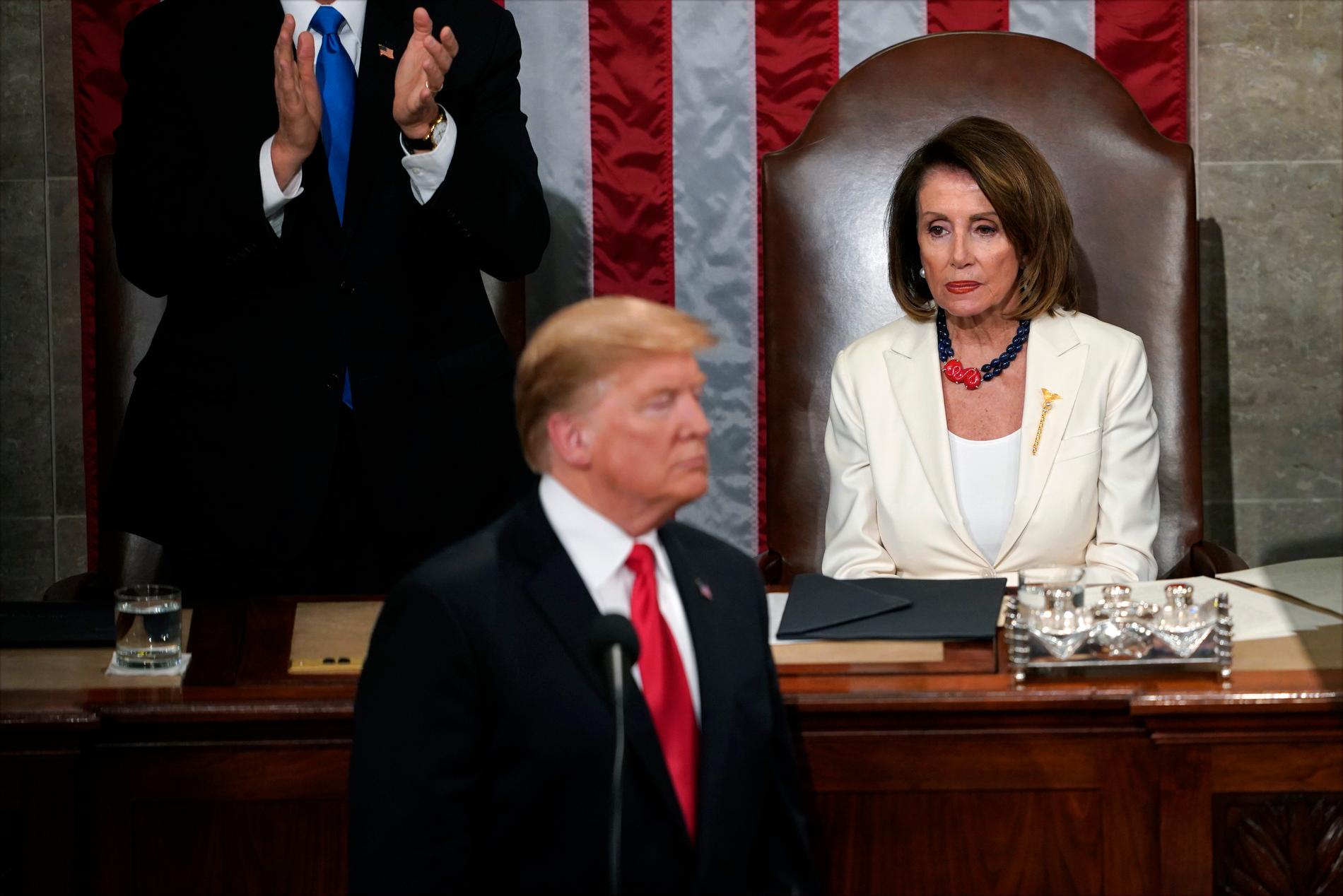 USA:s president Donald Trump och representanthusets talman Nancy Pelosi, i samband med att presidenten höll sitt State of the union-tal till nationen i förra veckan.