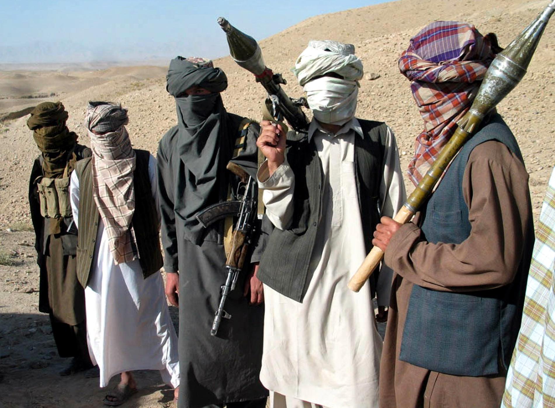 Talibankrigare utanför Kabul.