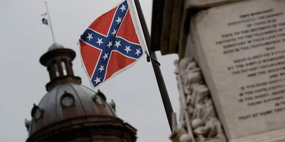 Allt fler företag slutar använda sydstatsflaggan i sina produkter efter kyrkomassakern i South Carolina.