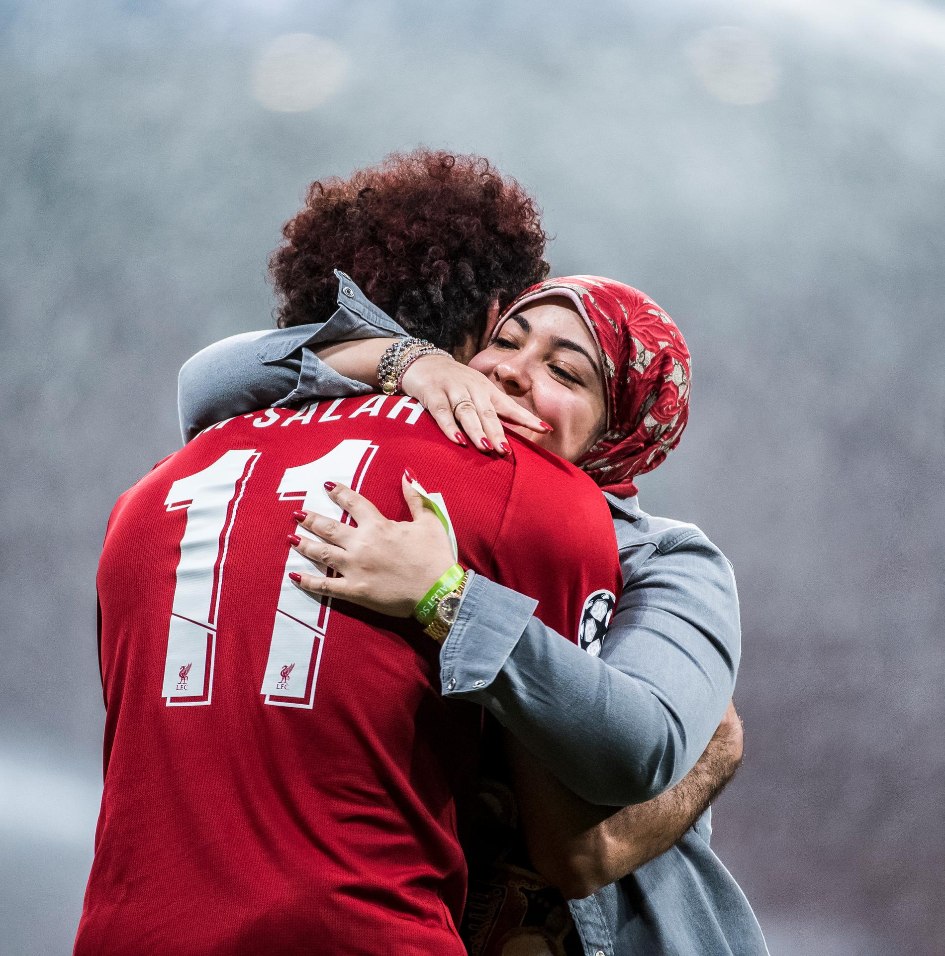 Mohammad Salah kramar om sin fru Magi. 