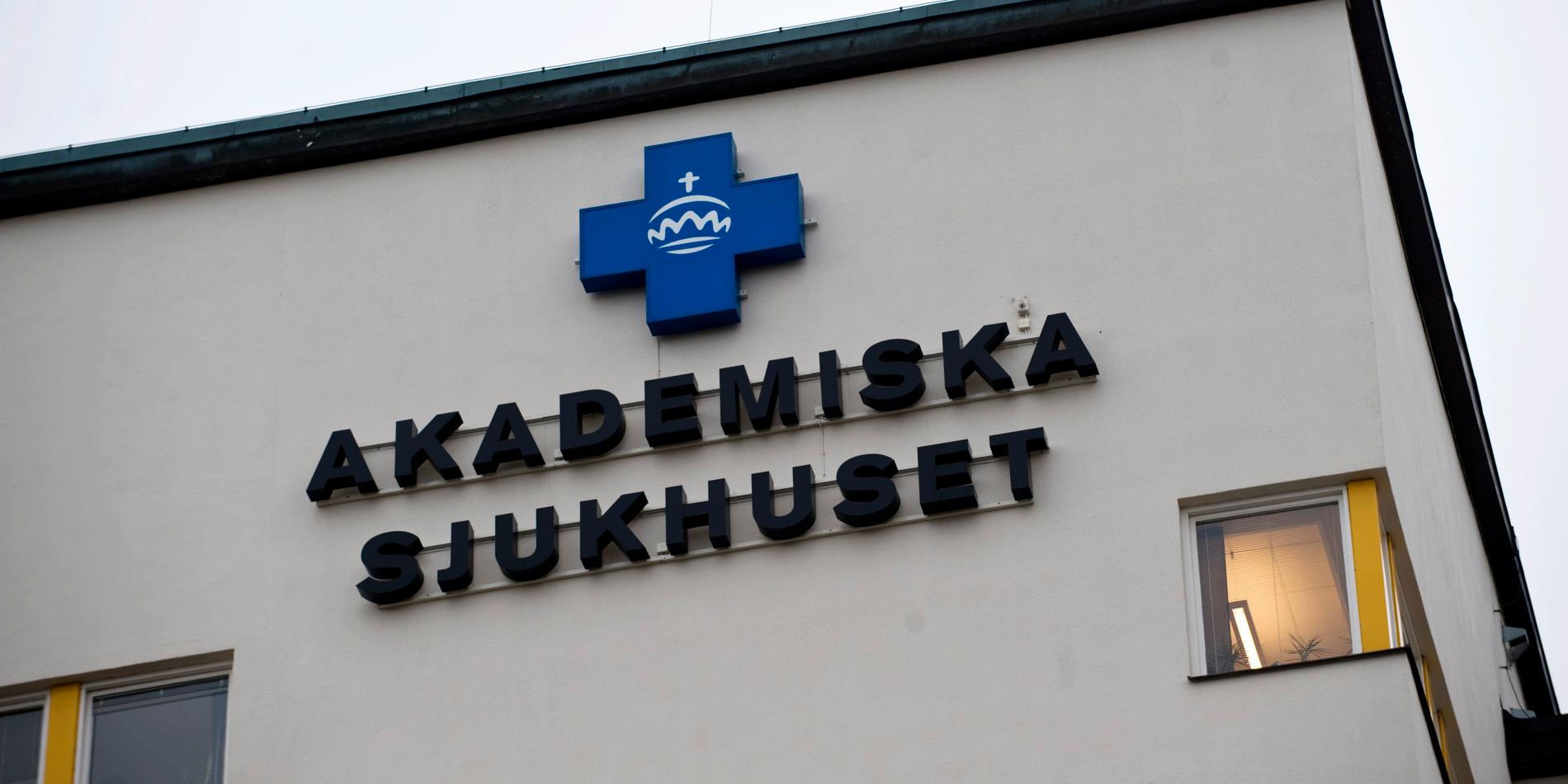 En svårt sjuk patient skickades i taxi från Kullbergska sjukhuset i Katrineholm till Uppsala. Nu får Kullbergska kritik av ivo, som anser att mannen borde ha fått åka ambulans. 