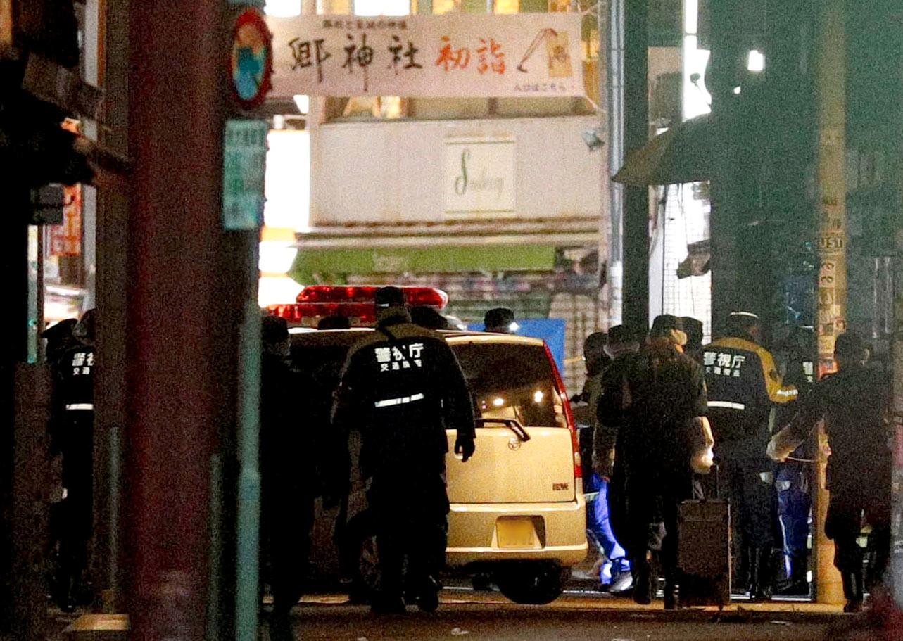 En man körde in en hyrbil i en folkmassa, på en gata i Tokyo. Åtta personer skadades, en av dem allvarligt. En person är i koma. Mannen som gripits har sagt till polisen att han utförde en terrorattack.