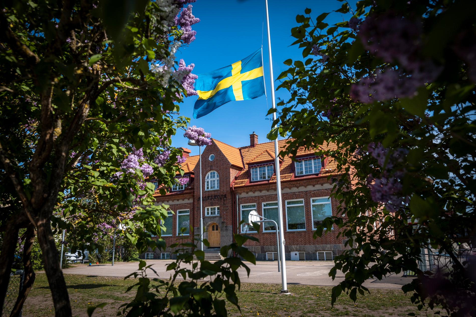 Skolan i Svedala flaggade på halvstång.