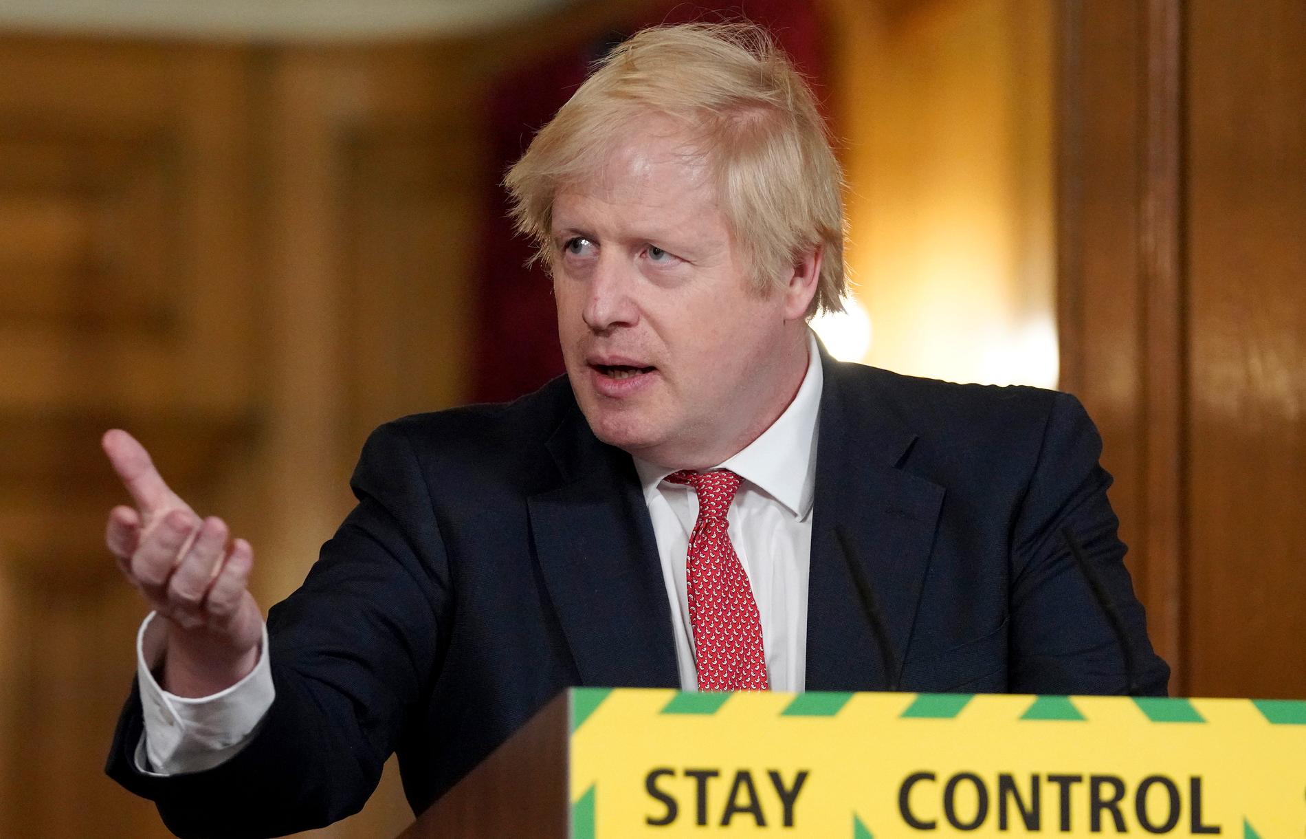 Storbritanniens premiärminister Boris Johnson under en presskonferens i måndags, då hans regering lade fram en 50-sidig plan för krishantering och öppning av samhället, som möttes av kritik för otydlighet.