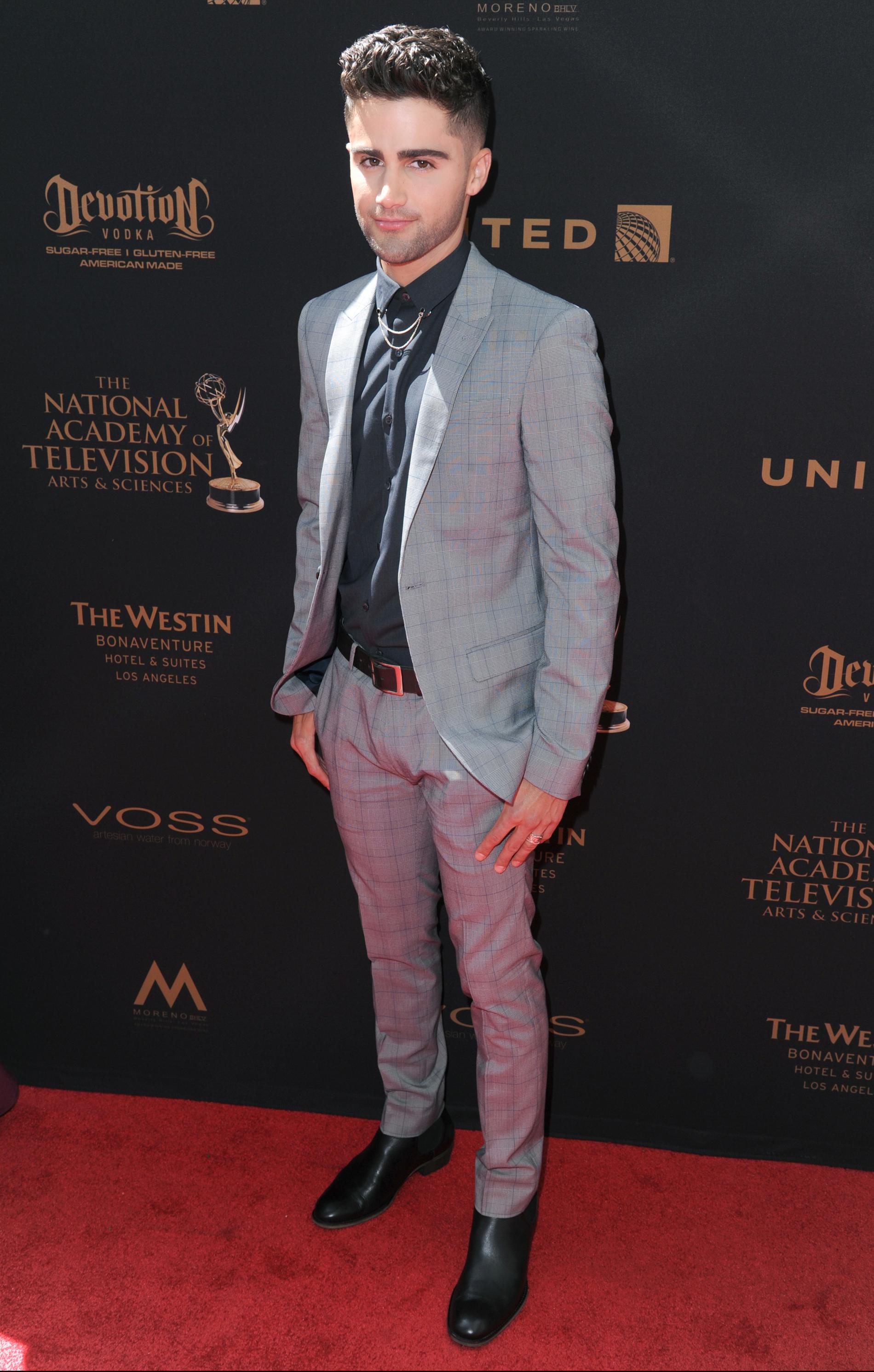 Max Ehrich på Emmy awards 2016.