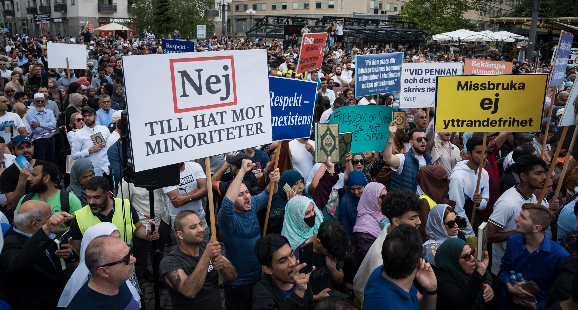 Tusentals demonstrerade på Medborgarplatsen i Stockholm i juli mot koranbränningarna.