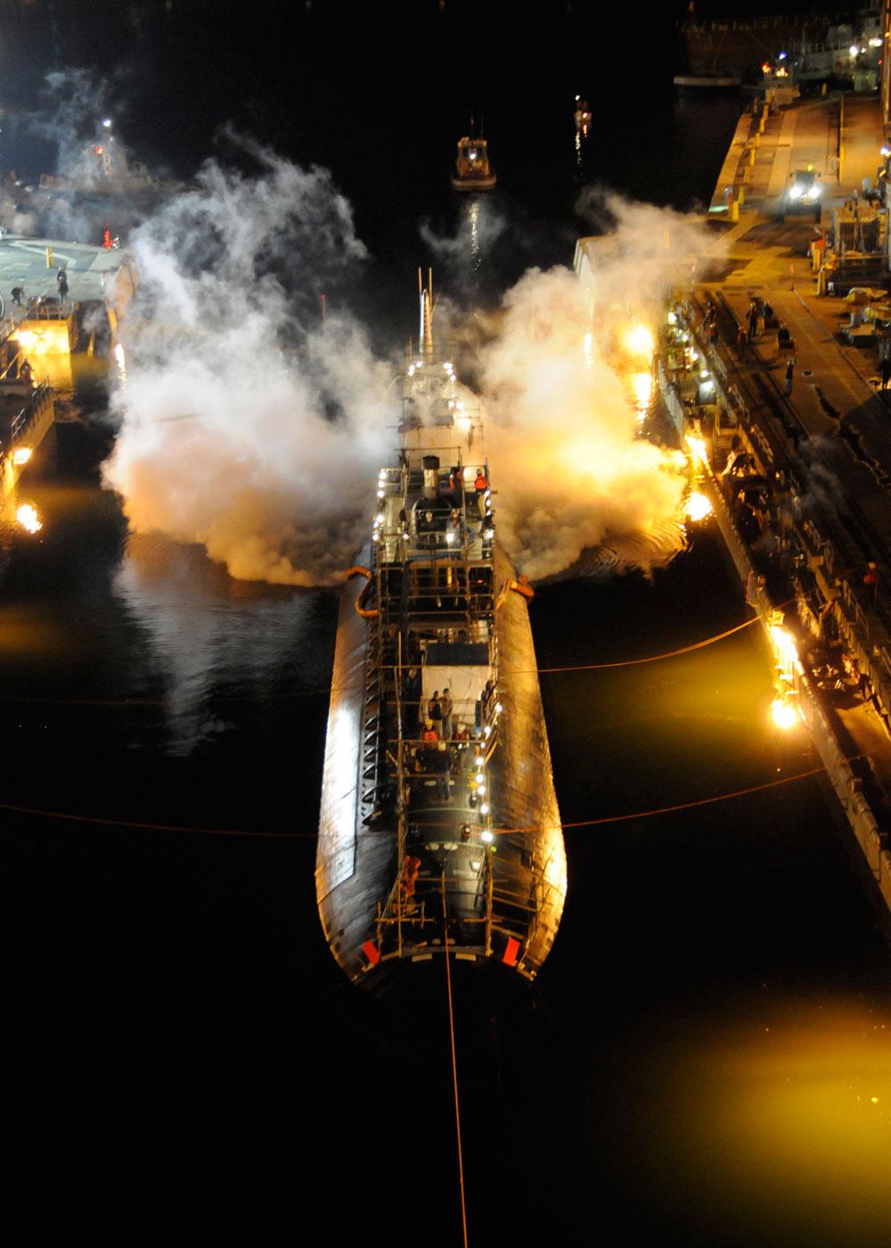 USS Miami brinner.