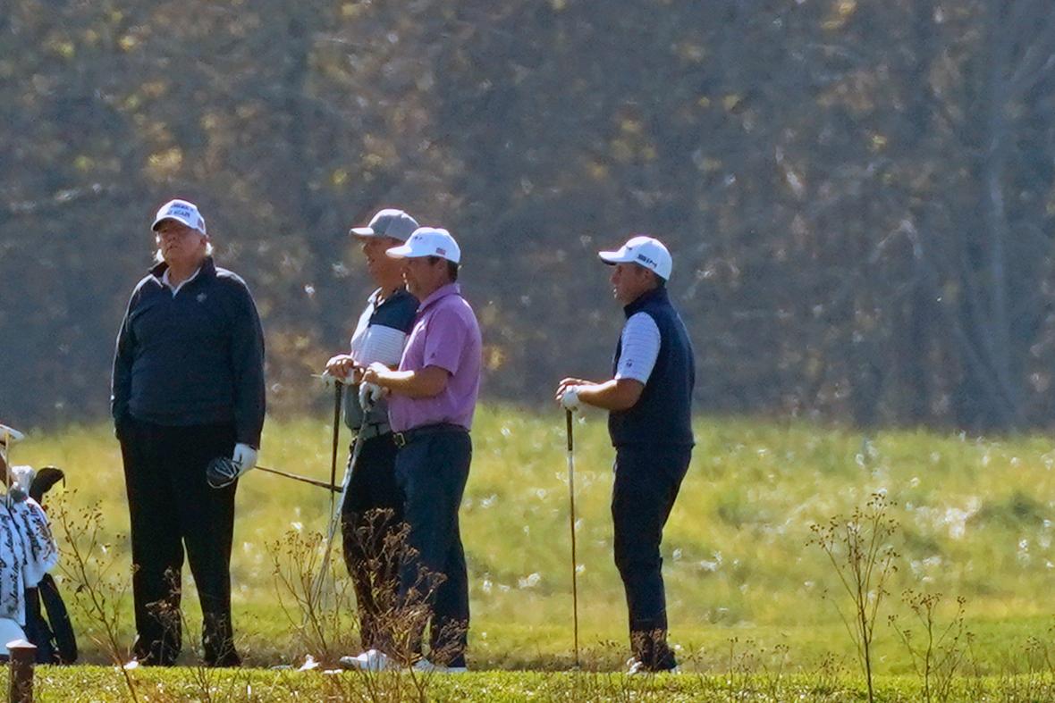  President Trump själv såg aningen putt ut på golfbanan vid tiden för presidentbeskedet.