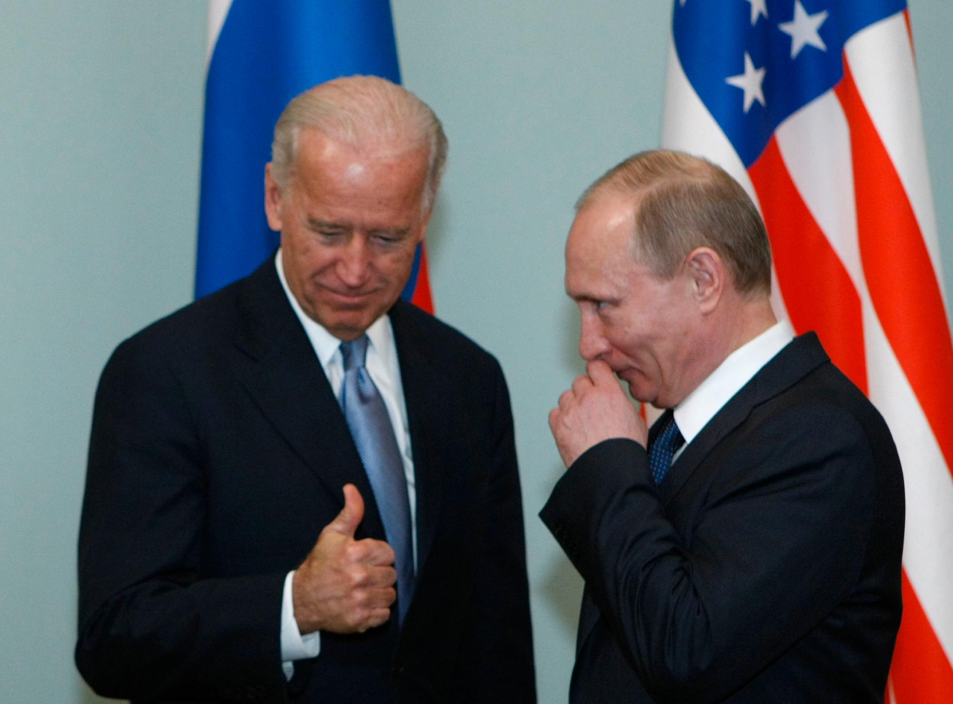 USA:s tillträdande president Joe Biden i ett möte med Rysslands president Vladimir Putin 2011.