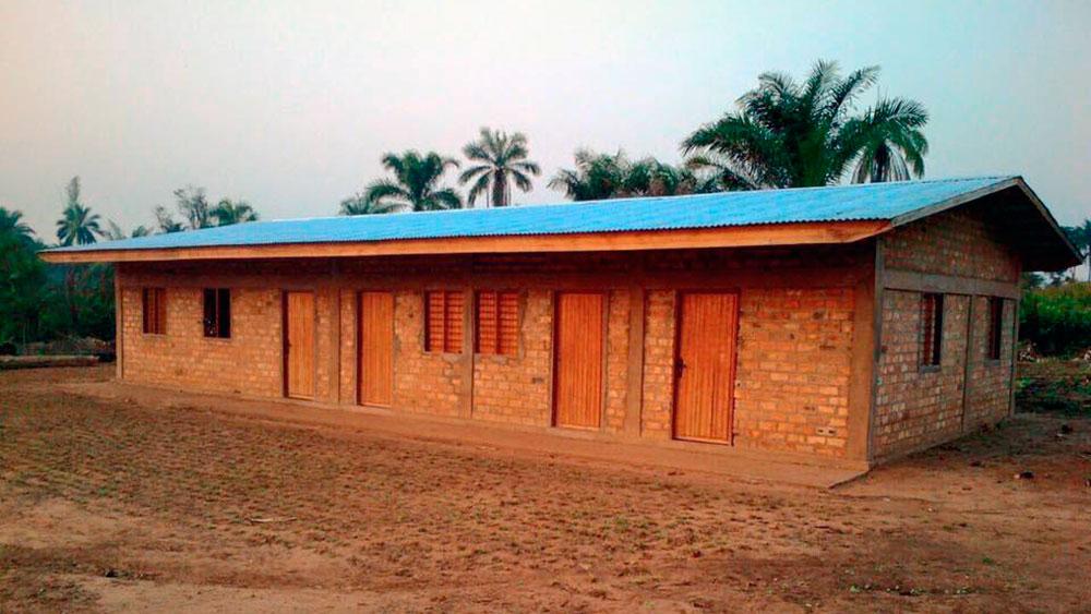 Skolan i Lwengo byggdes med hjälp av KTH-studenter, berättar Miza.