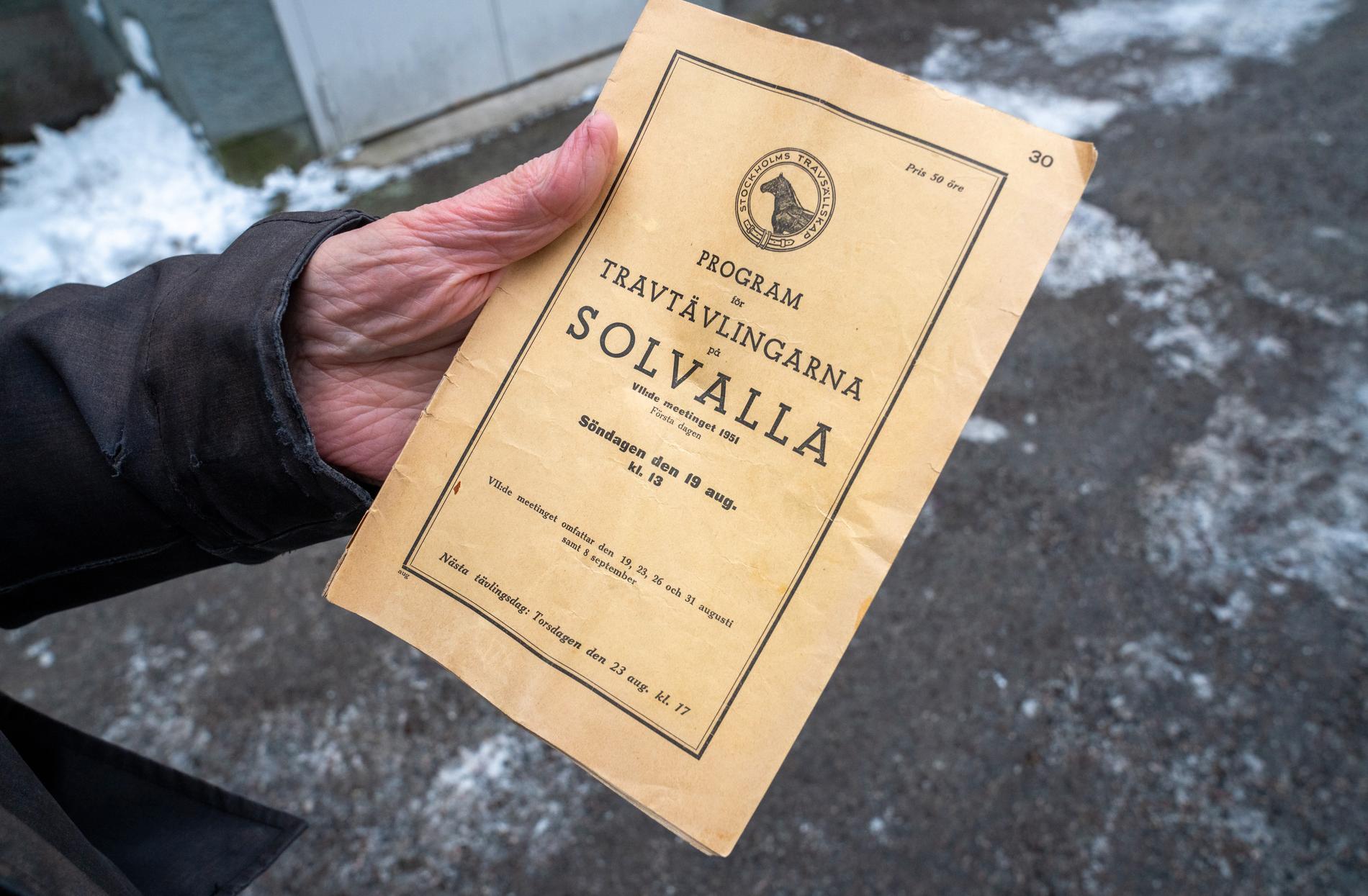 ”Checca” med ett Solvallaprogram från 1951.
