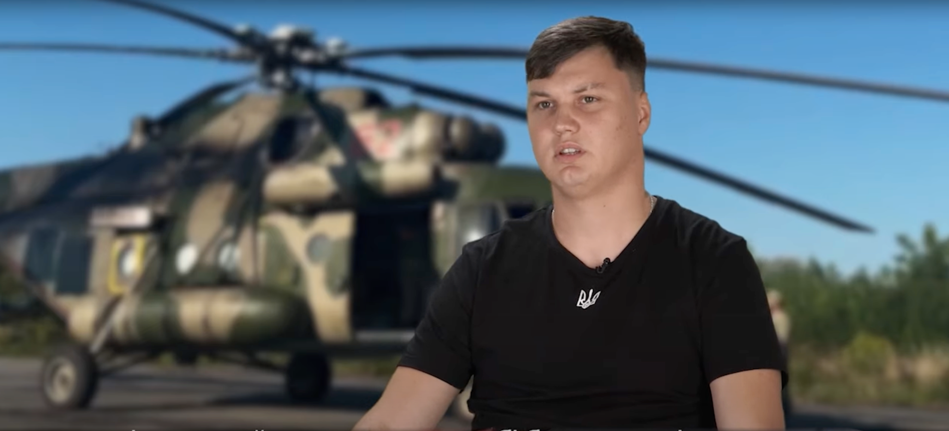 Kapten Maksim Kuzminov, 28, flydde med sin helikopter till Ukraina.