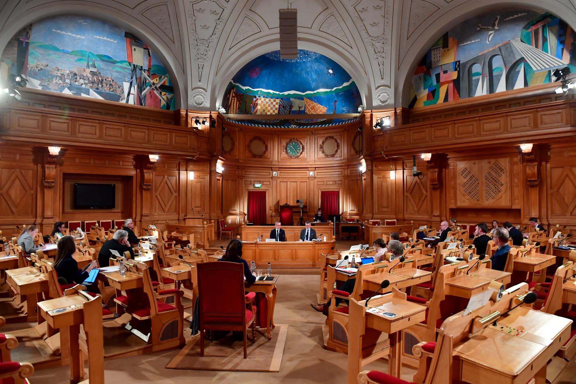 Inrikesminister Mikael Damberg (S) frågades ut i konstitutionsutskottet i första kammarsalen i riksdagen.