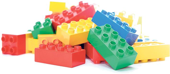 Ett par lömska Legobitar som bara väntar på att någon ska trampa på dem