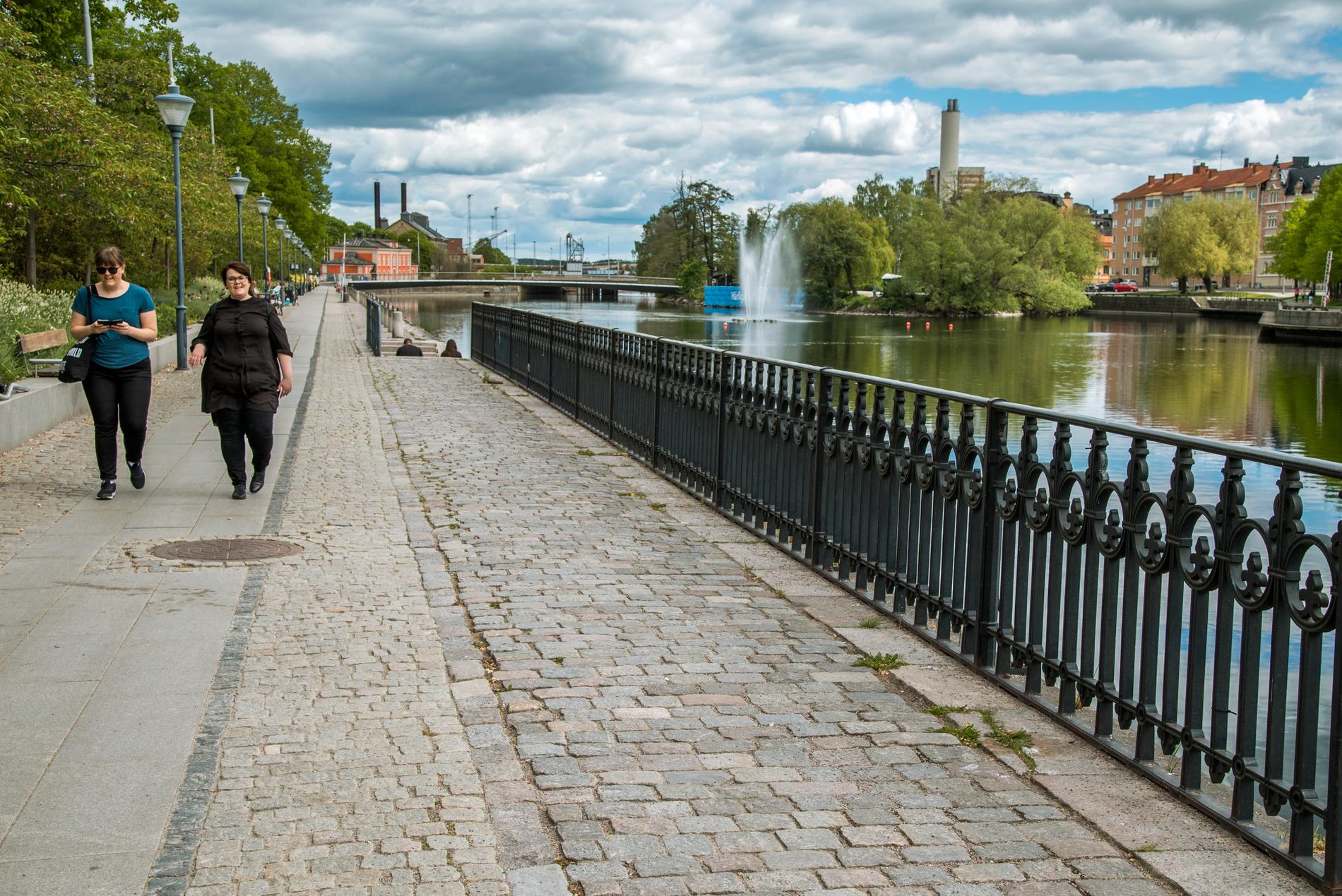 Promenadstråk längs Motala ström i Norrköping.