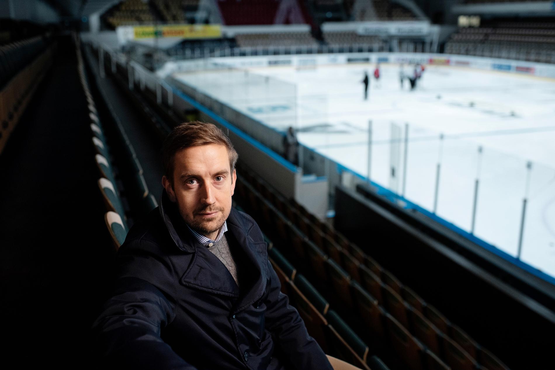 Erik Andersson tvingades sluta med ishockeyn efter en hjärnskakning. Nu hjälper han andra drabbade.