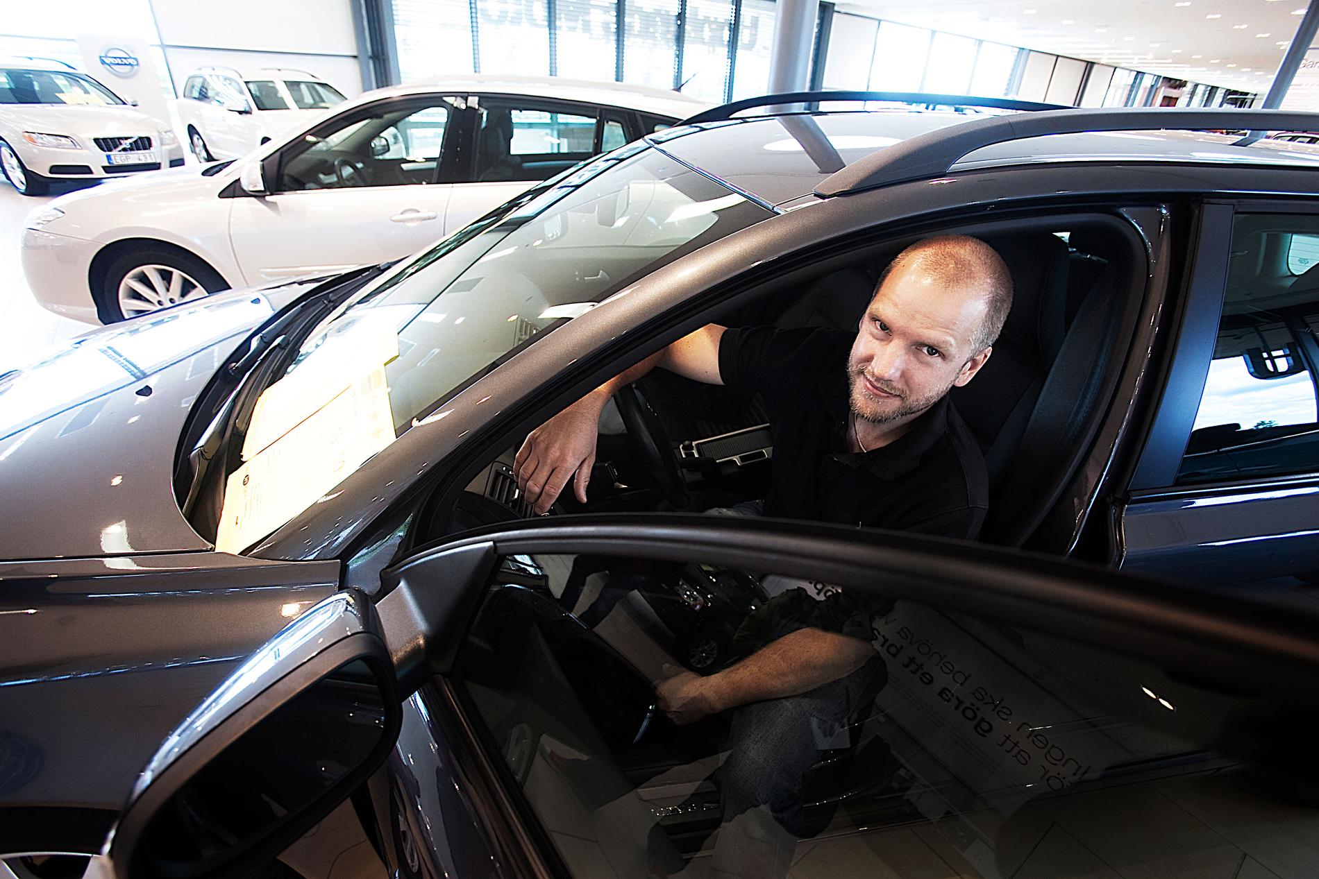 Anders Vestman från Uppsala är på jakt efter en kombi och har fastnat för Volvo V50. ”Vi har hållit på i ett halvår och jämfört priser på nätet”, säger han.