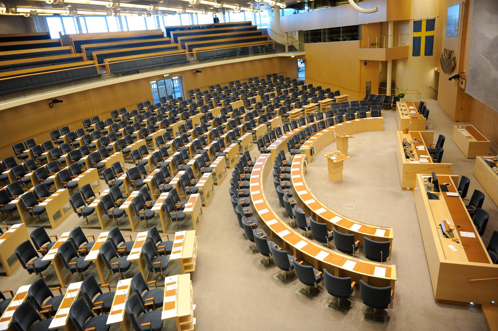 En tom plenisal i Riksdagshuset i Stockholm.