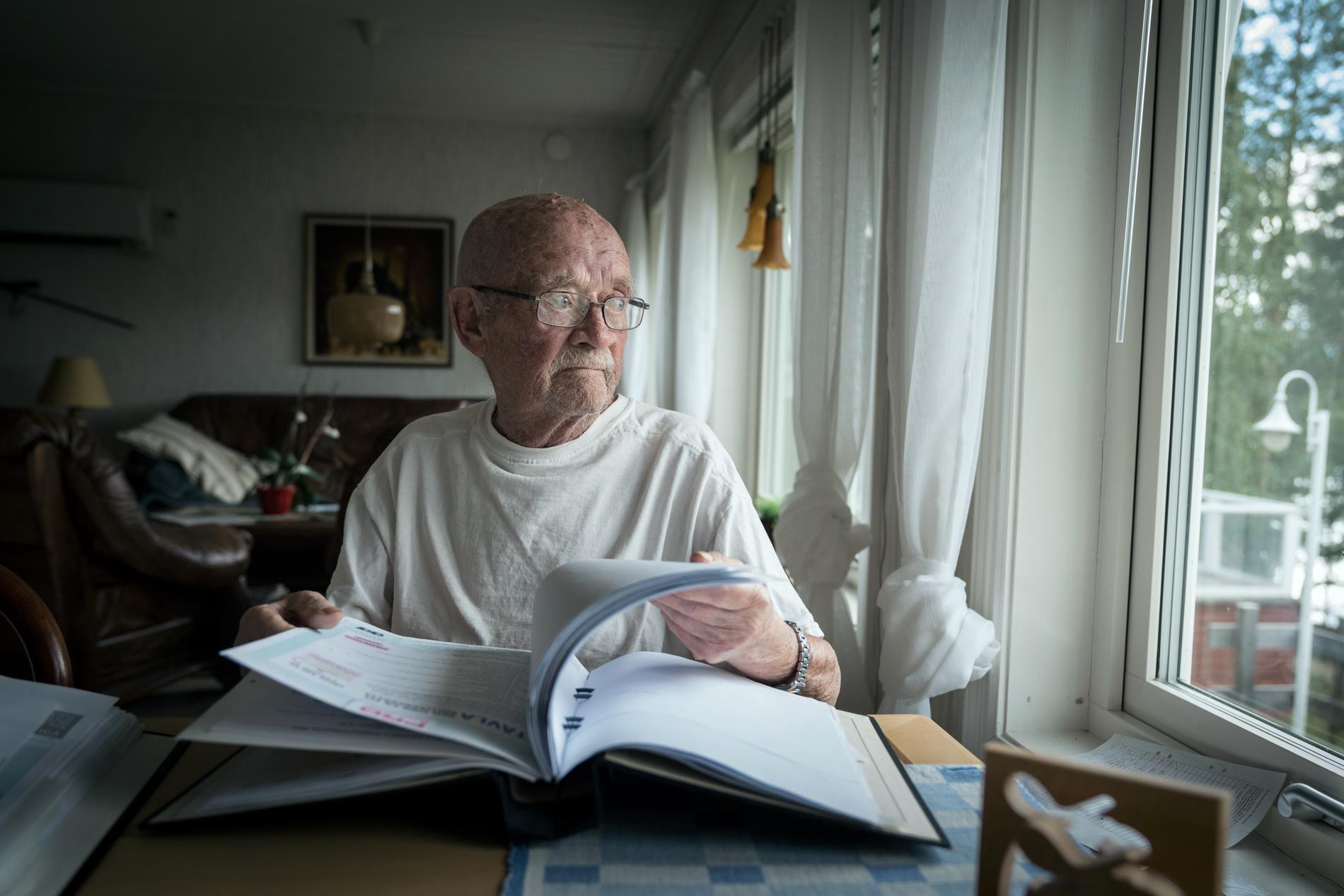 ”Jag sade några fula ord när jag fick den”, säger Sölve Roos, 82, om en tidigare elräkning på 5 425 kronor.