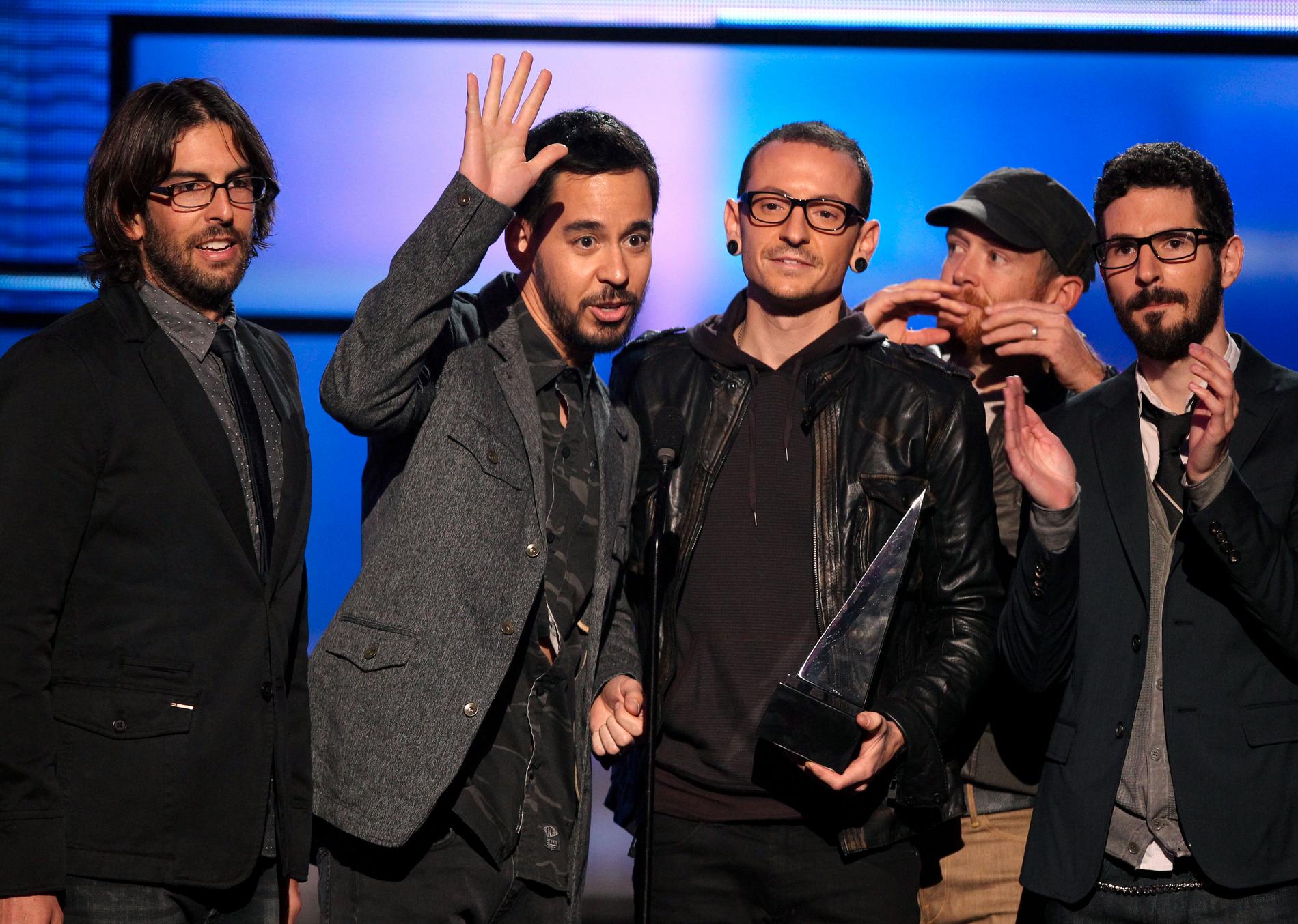 Linkin Park sörjer sångaren.