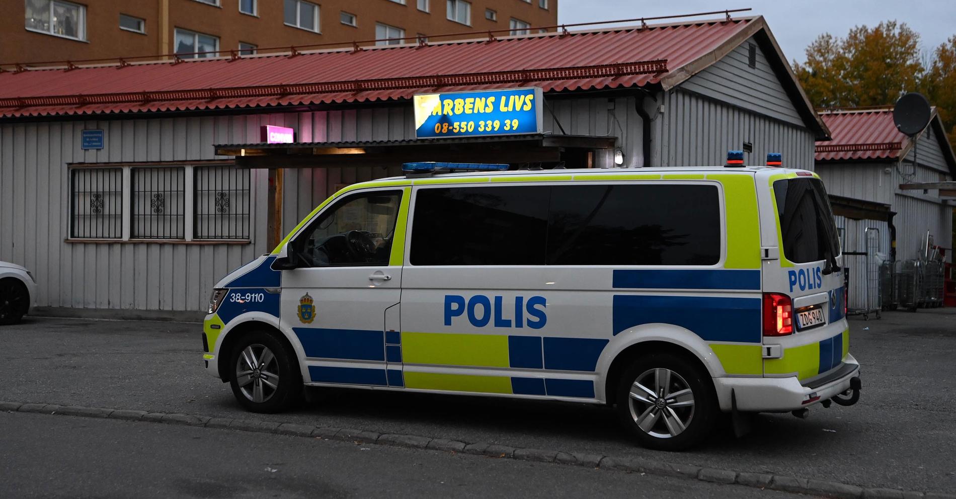 Polisen på plats i Södertälje.