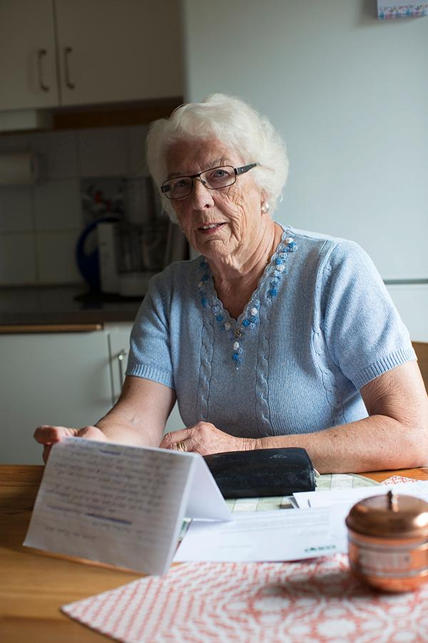 Ingrid Höglund, 81, blev bestulen på sitt kreditkort och Coop-banken vägrade att ge tillbaka pengarna. Efter Aftonbladets publicering har de ändrat sig.