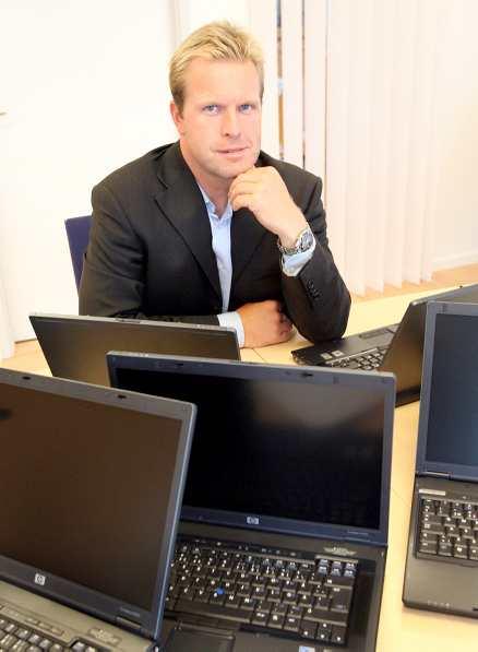 "kolla om den är stabil" It-chefen Claes Dahlberg på Acando i Göteborg tipsar datorköpare om hur de ska minska risken för fel på sin nya dator. "Kontrollera att den känns stabil innan du köper den".