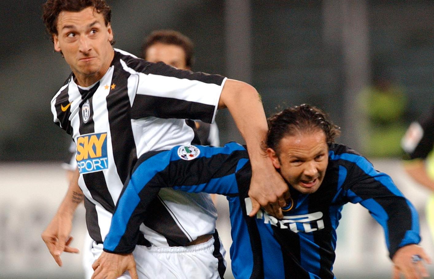 Zlatan i kamp med Sinisa Mihajlovic, då i Inter, år 2005. 
