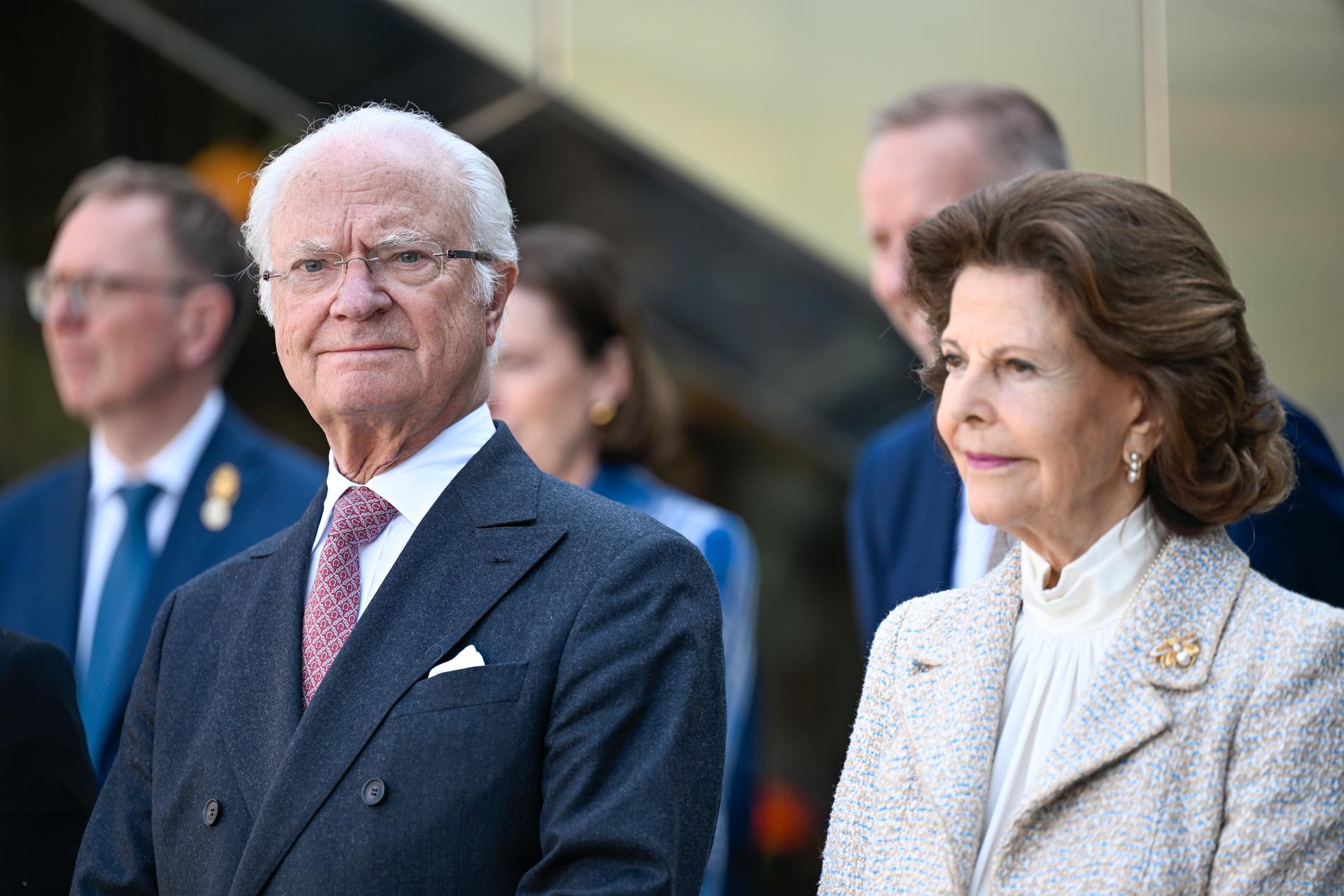 Kung Carl Gustaf och drottning Silvia i Örebro.