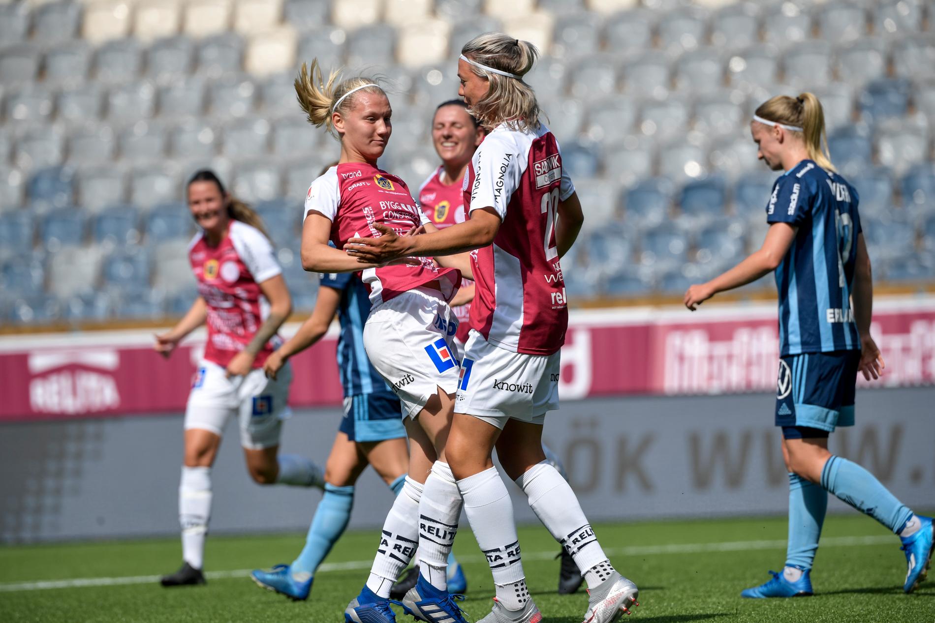 Uppsalas Sara Olai jublar efter att ha gjort 1-1 under lördagens match i damallsvenskan mellan IK Uppsala och Djurgårdens IF.